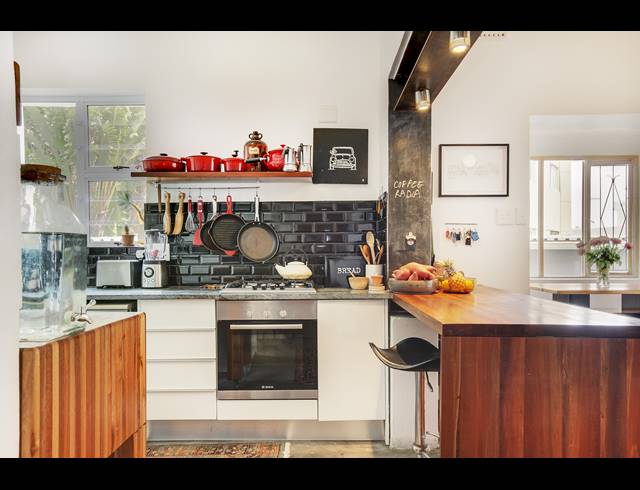 2 BEDROOM APARTMENT FOR SALE IN BANTRY BAY